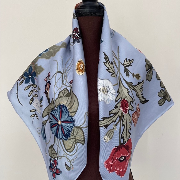 New Gucci Scarf Flora Print Kris Knight Blue Silk Wrap with Gucci Gift Box - Picture 3 of 16